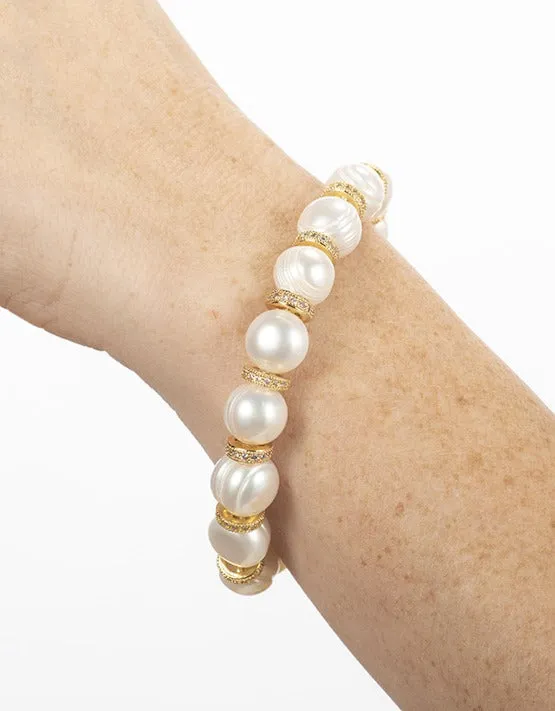 Pearl and round gold disc bracelet